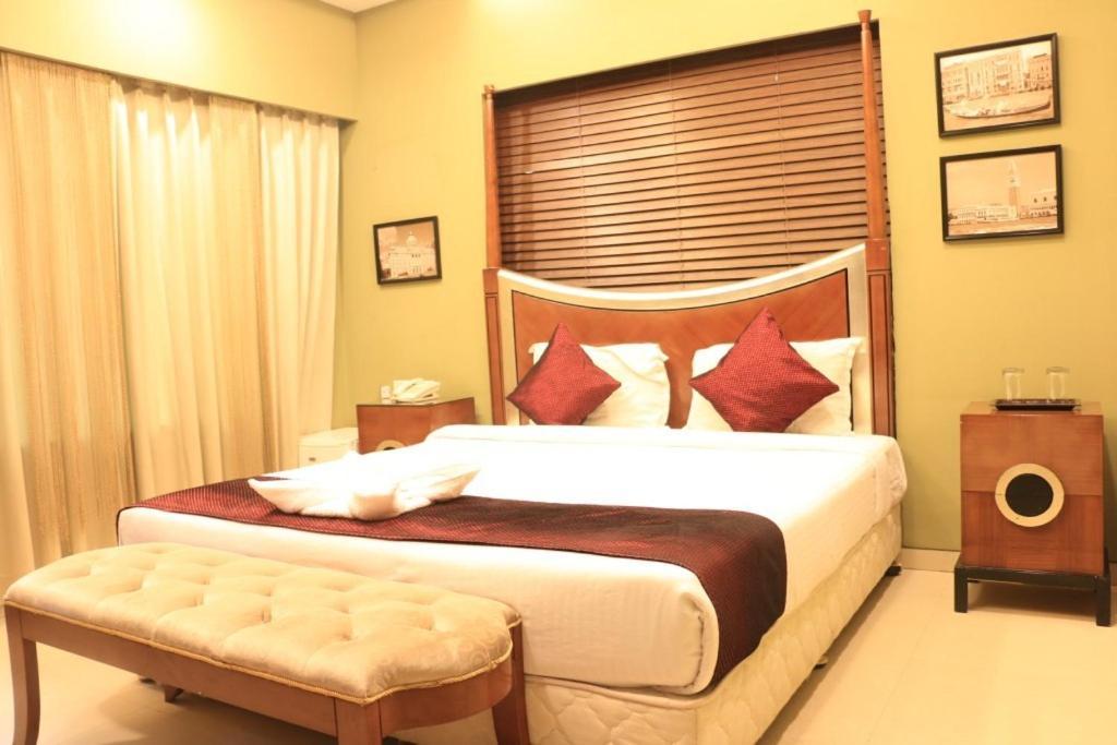 Jalsa Hotel & Banquets,Indore Esterno foto
