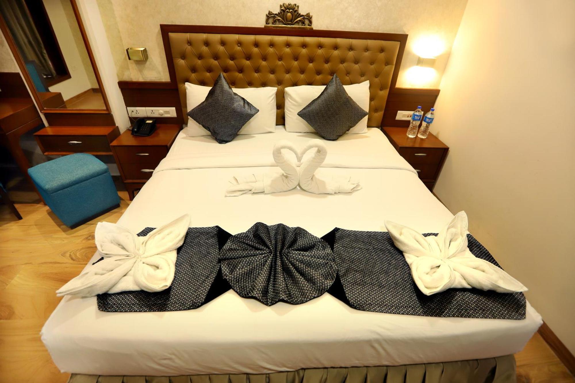 Jalsa Hotel & Banquets,Indore Esterno foto