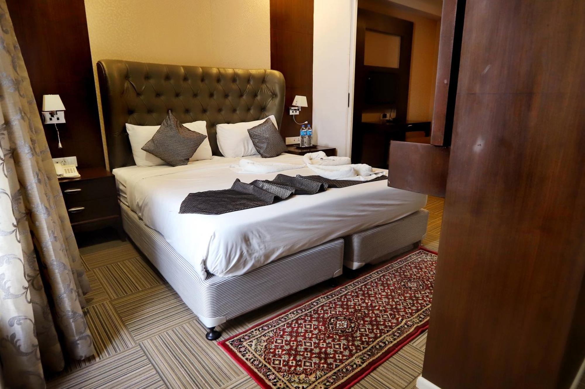 Jalsa Hotel & Banquets,Indore Esterno foto