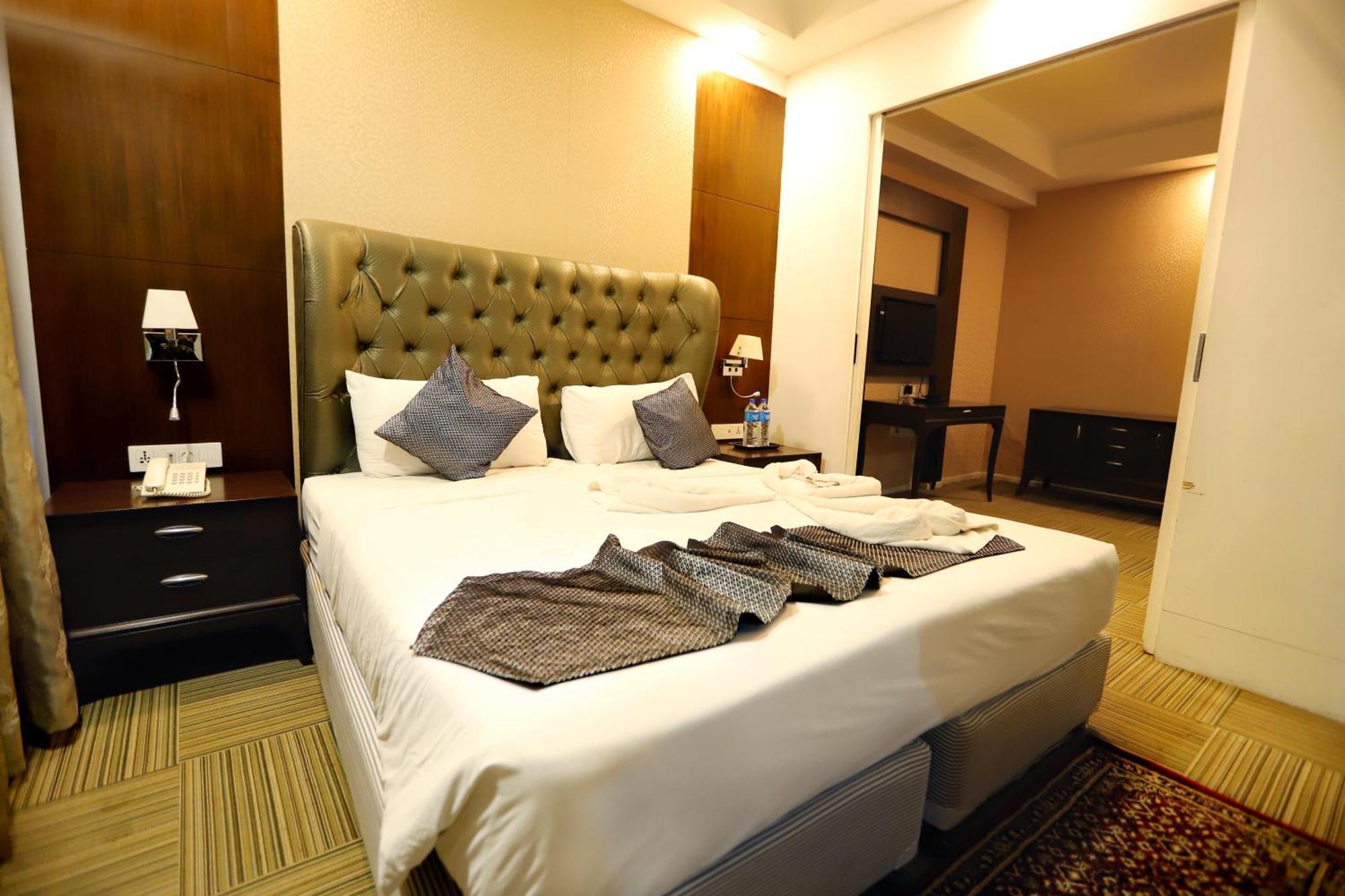 Jalsa Hotel & Banquets,Indore Esterno foto